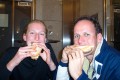 100_2153 * Zurck in Mnchen wollten die beiden unbedingt ein Sandwich futtern. * 2160 x 1440 * (610KB)